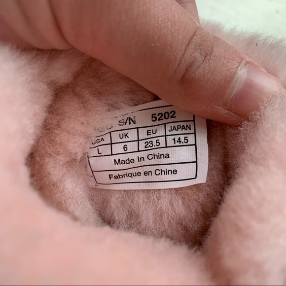 UGG pink suede Erin toddler booties - Picture 7 of 15